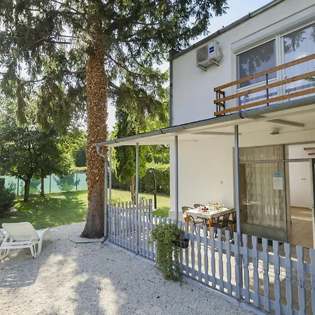 Thomas By Interhome * 希欧福克